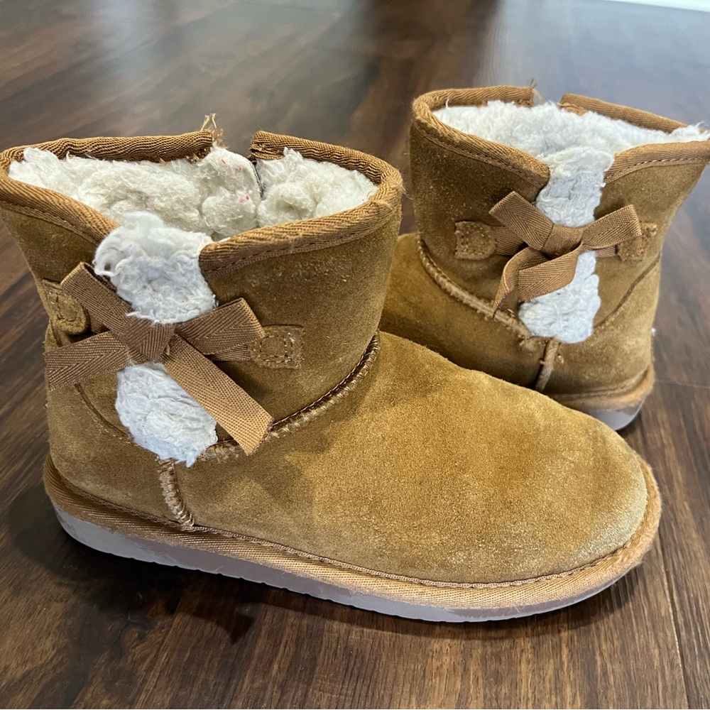 Koolaburra by ugg size 2